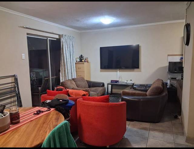 2 BEDROOM TOWNHOUSE FOR SALE IN CASTLEVIEW